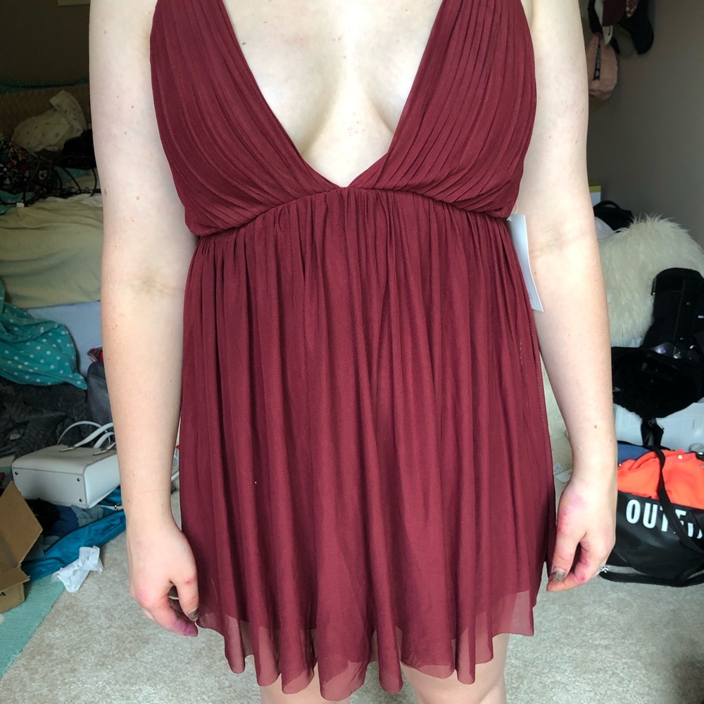 🆕🔥NWT Wine open back Dress